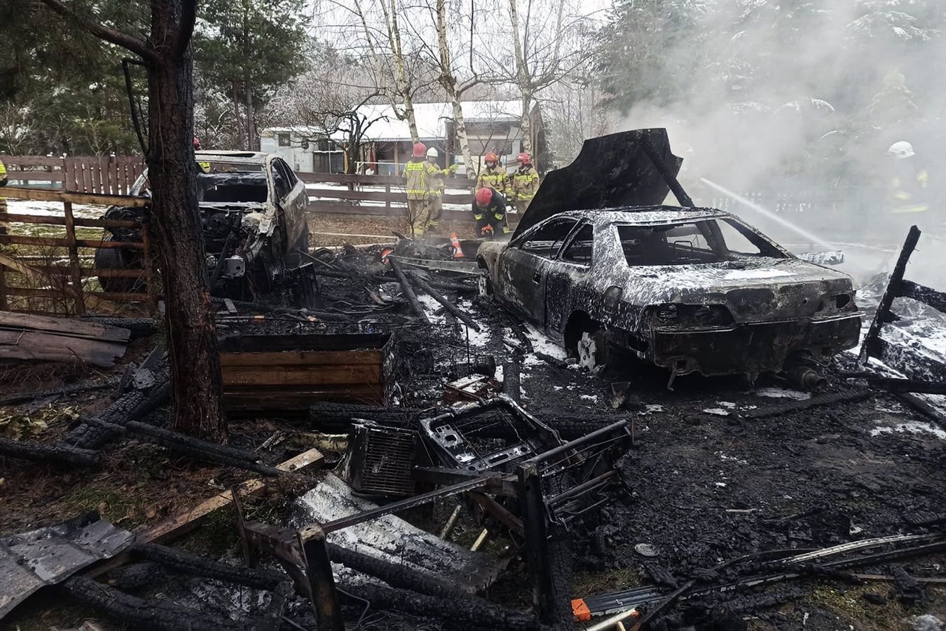 Tragedia nad jeziorem. Mężczyzna spłonął w przyczepie kempingowej