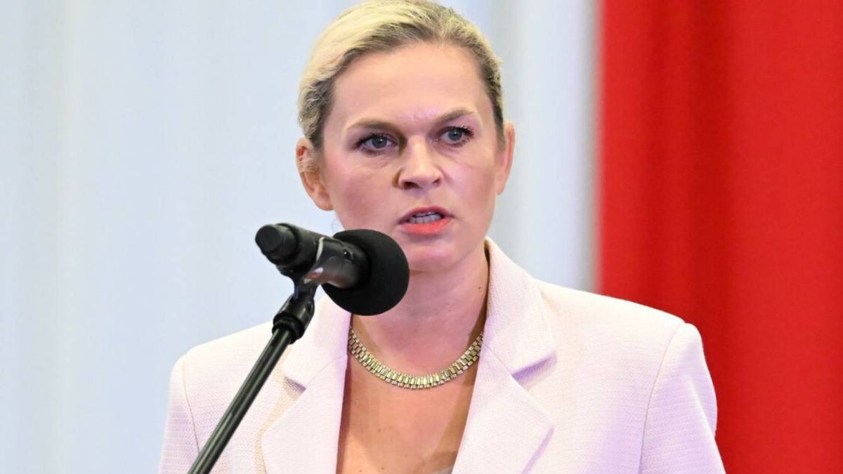 Barbara Nowacka podczas konferencji prasowej