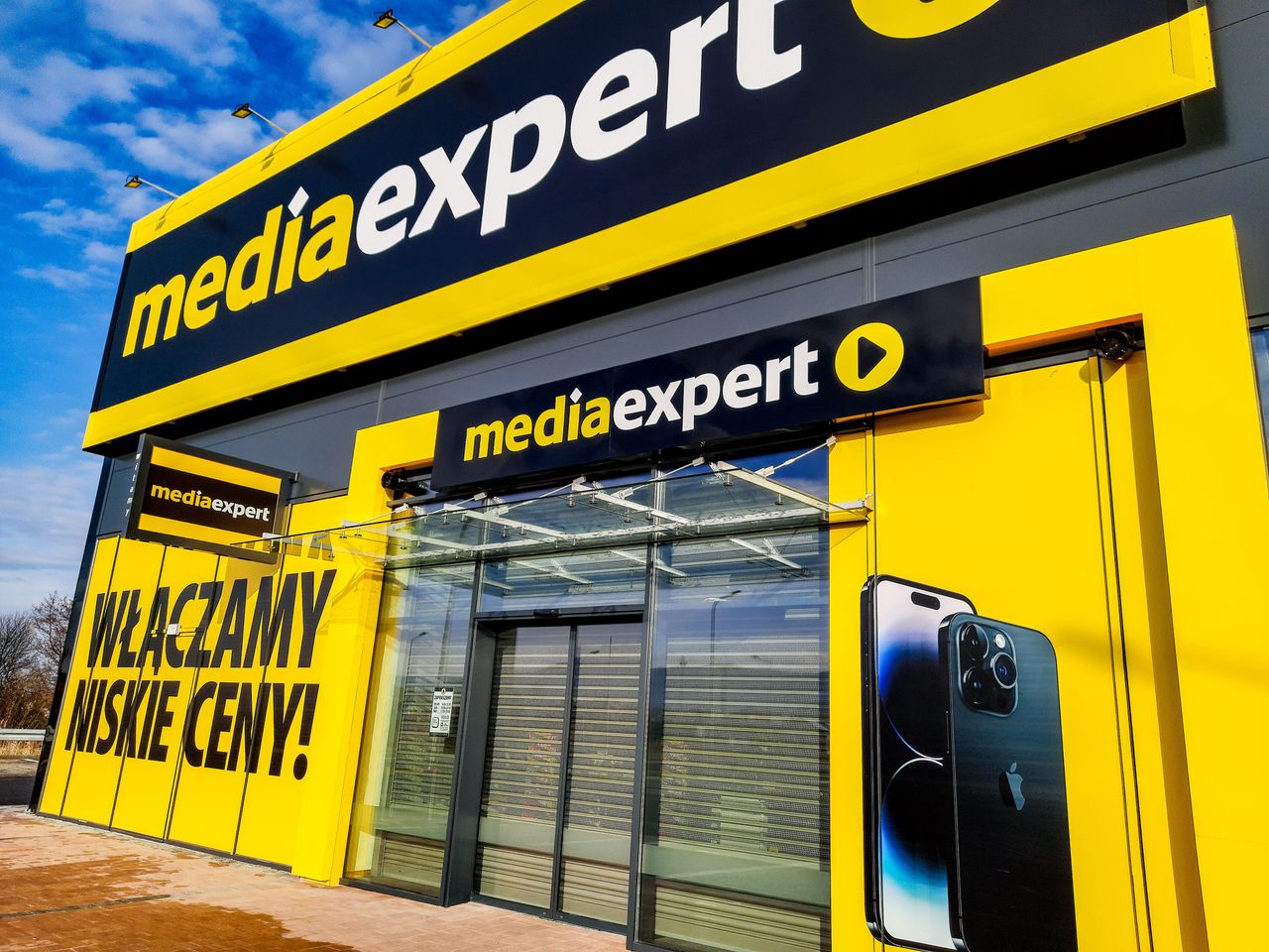 2100 zł taniej za telewizor. Duża obniżka w Media Expert