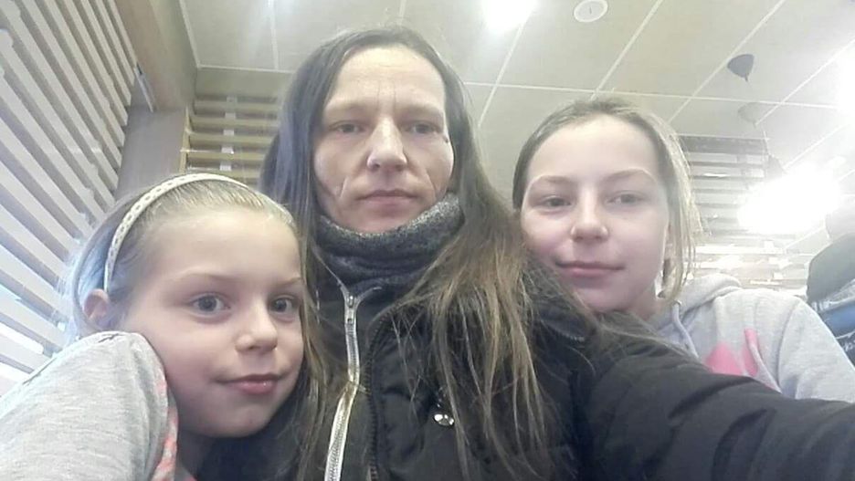 Pani Sylwia z córkami - Wiktorią i Kariną