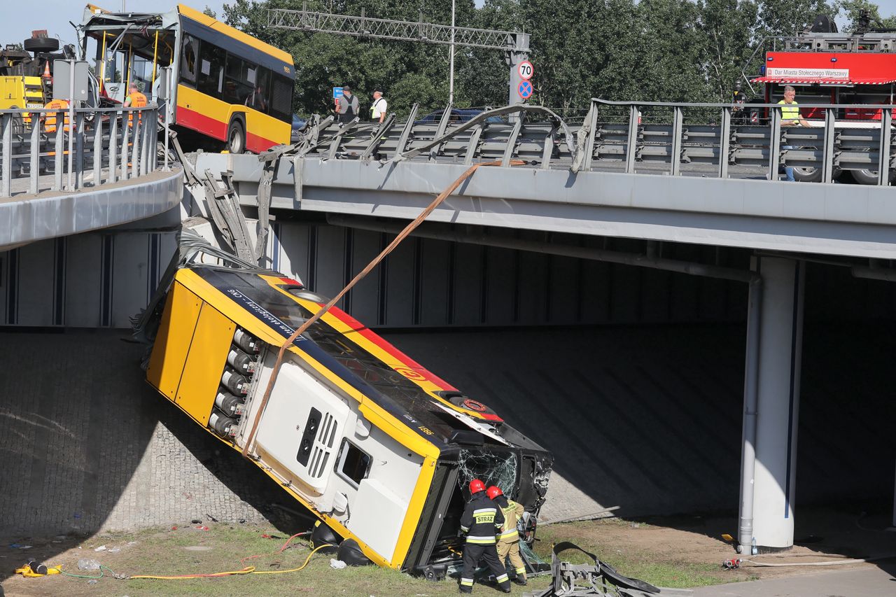 Wypadek autobusu na trasie S8. Sąd wypuści na wolność kierowcę