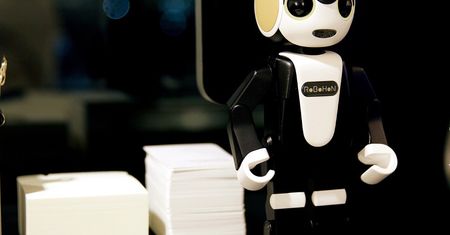 Robot Sharpa sprawi, że będziesz się uśmiechał, jego cena - że przestaniesz