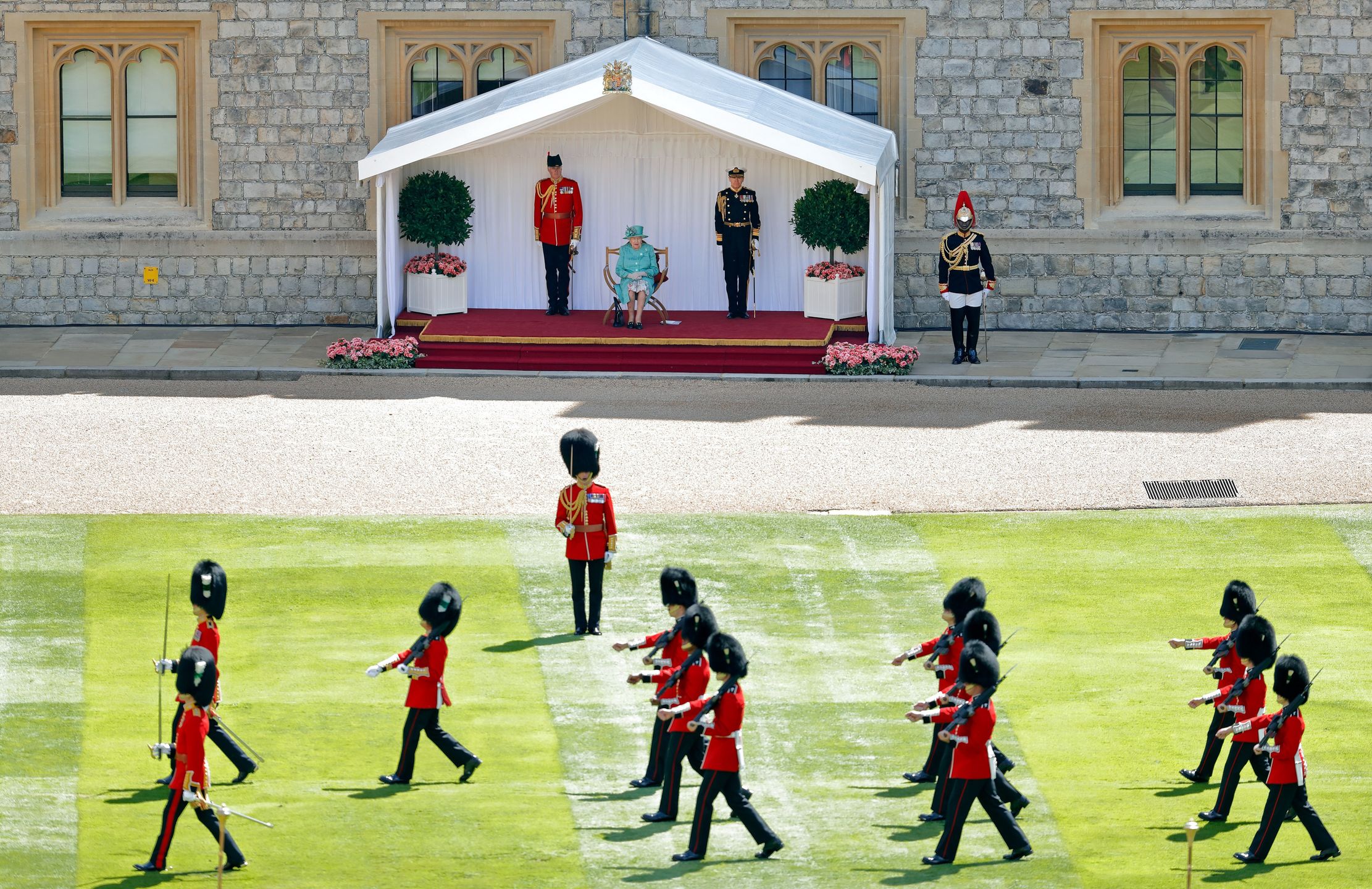 Królowa Elżbieta II podczas "Trooping the Colour 2020"