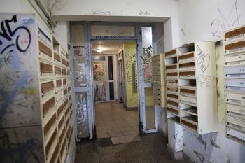 Blok Grunwaldzka 43A w Kielcach wygląda przerażająco. Lokatorzy zgłaszają awarie, brud, pluskwy i brak reakcji służb. Zobaczcie zdjęcia