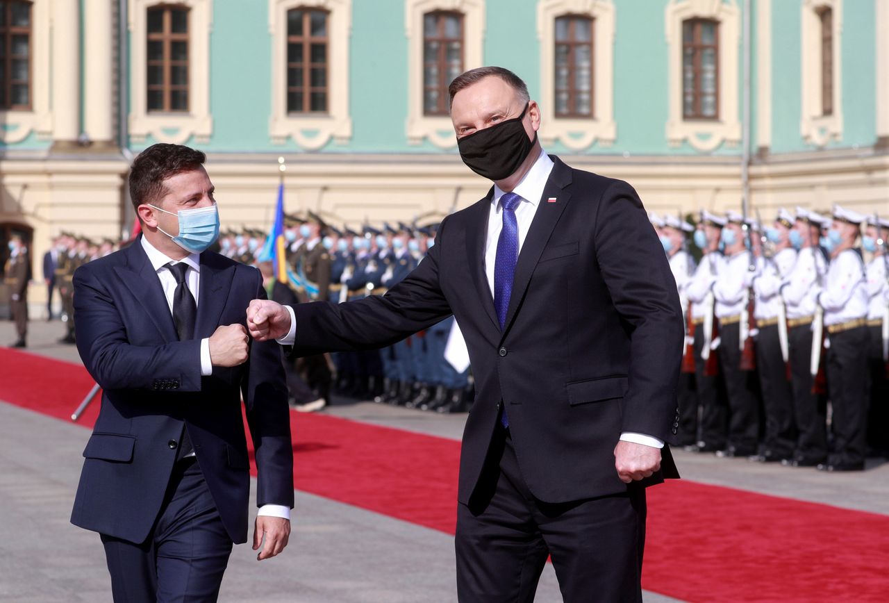 Ukraina. Prezydent Andrzej Duda oraz Wołodymr Zełenski (L)