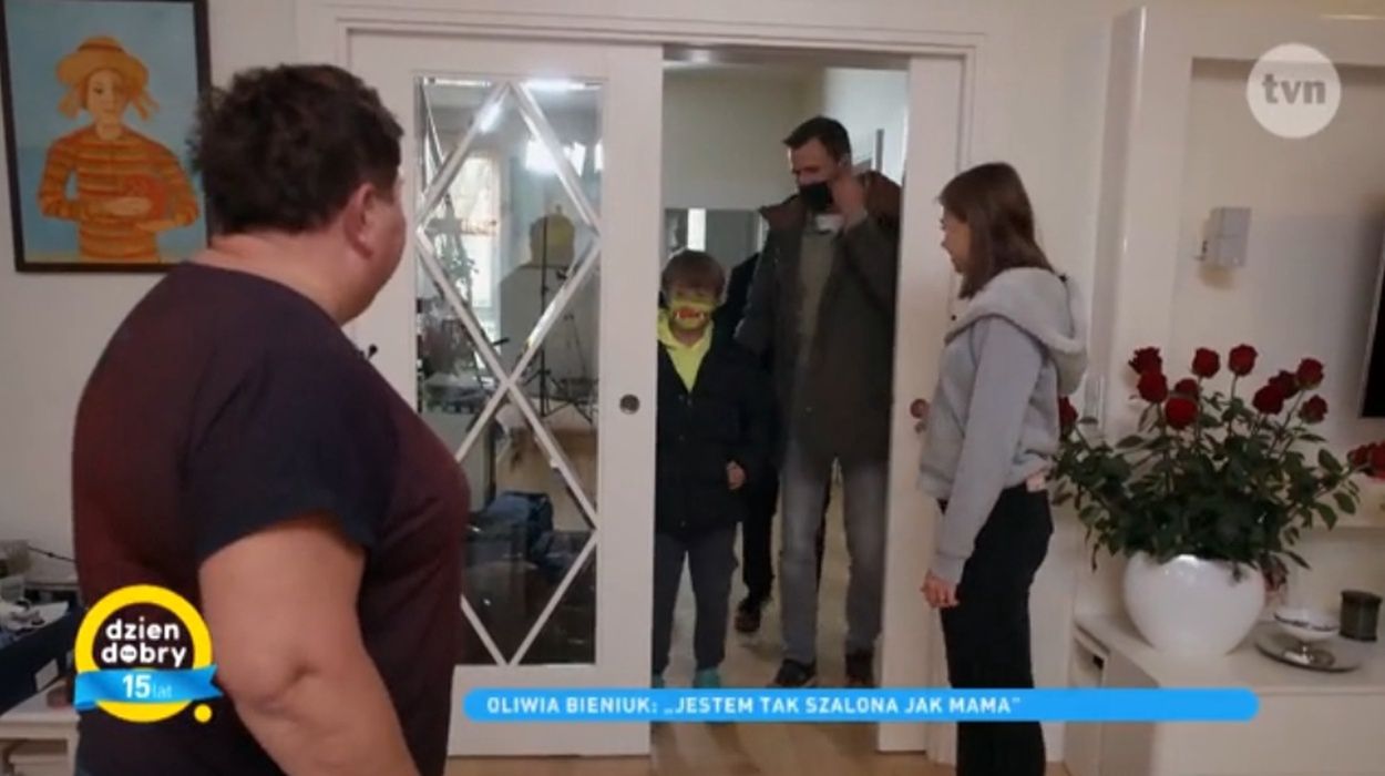 Oliwia Bieniuk z tatą i braćmi