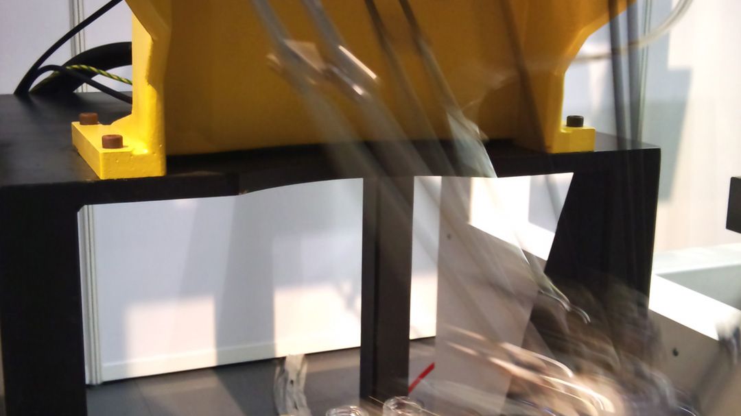 Superszybki robot, który działa jak ludzka ręka [wideo] 1