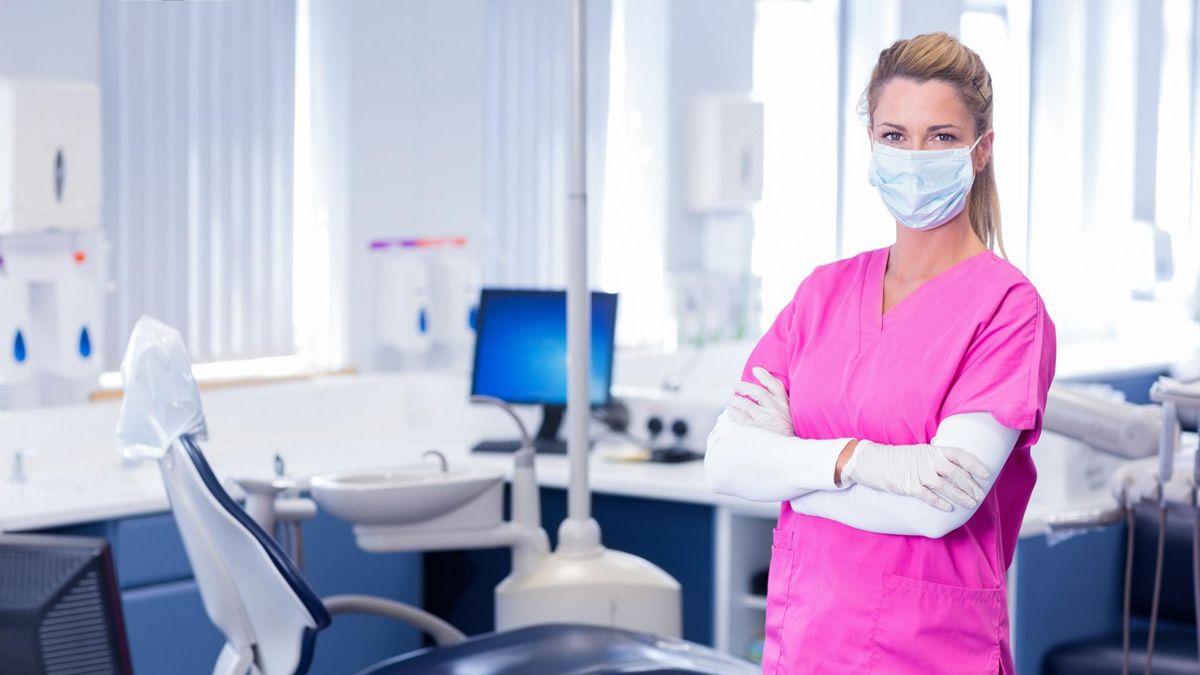 Ból po wyrwaniu zęba, który pojawia się po zabiegu, nie powinien martwić. W takiej sytuacji należy skupić się jedynie na łagodzeniu dolegliwości