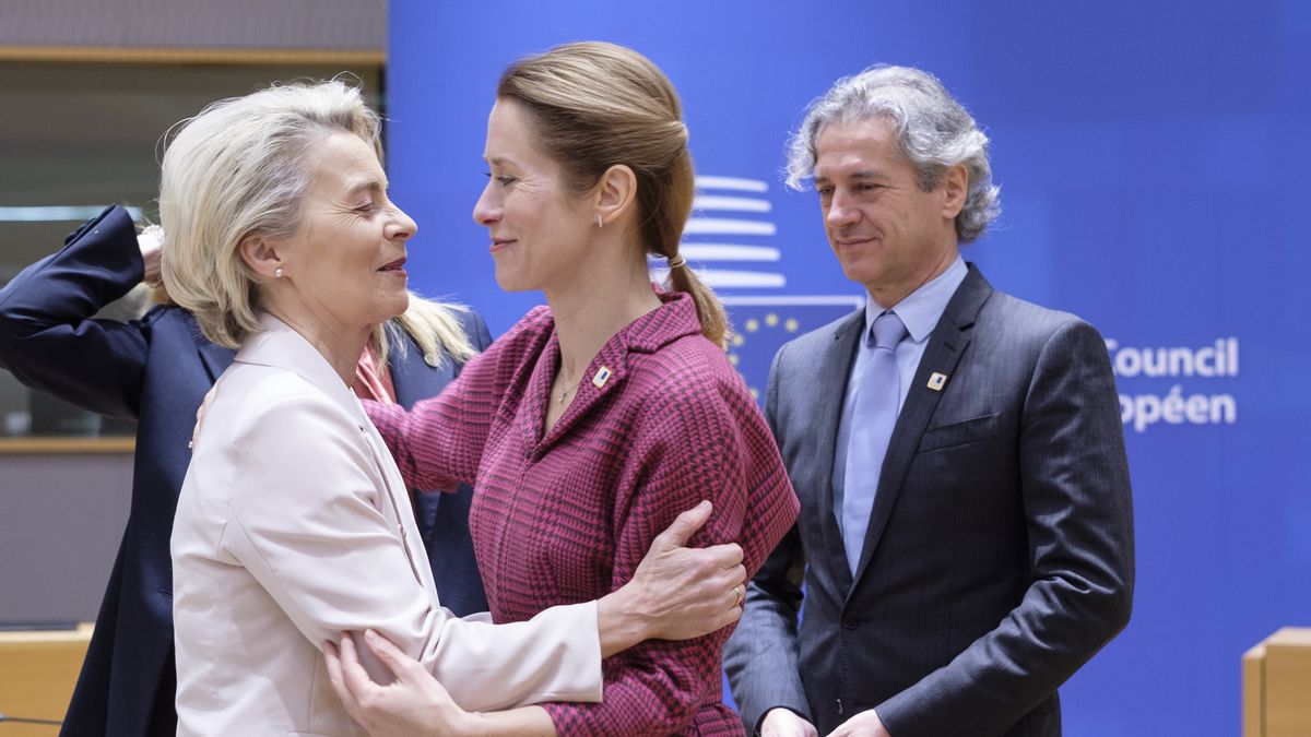 BRUSSELS, BELGIUM - DECEMBER 15: (L to R) President of the European Commission Ursula von der Leyen talks with the President of the European Parliament Roberta Metsola, the Estonian Prime Minister Kaja Kallas and the Slovenian Prime Minister, chairman of the Freedom Movement (Gibanje Svoboda, GS) Robert Golob prior the start of an EU Summit in the Justus Lipsius Atrium, the EU Council headquarter on December 15, 2022 in Brussels, Belgium. The European Council will discuss the latest developments in Russia's war against Ukraine and how to help Ukraine get through this winter. In this context, EU leaders will discuss continued political, military, humanitarian and civil protection support to Ukraine, and how to assist in restoring Ukraine's critical infrastructure. (Photo by Thierry Monasse/Getty Images)