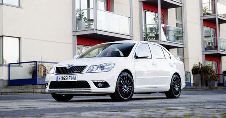 Lamborghini nie miało szans. Biała skoda z Rosji była o wiele szybsza