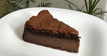Magiczne ciasto czekoladowe. Rozdziela się podczas pieczenia. Sprawdziliśmy to!