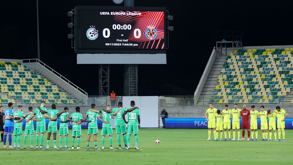 Minuta ciszy przed meczem  - Maccabi Hajfa vs Villarreal
