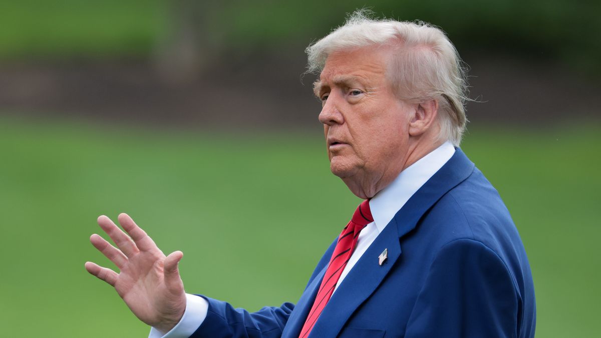 WASHINGTON, DC - JUNE 20: U.S. President Donald Trump walks out of the Oval Office before boarding Marine One on the South Lawn of the White House on June 20, 2025 in Washington, DC. Trump is traveling to Bedminster, New Jersey. (Photo by Kayla Bartkowski/Getty Images)