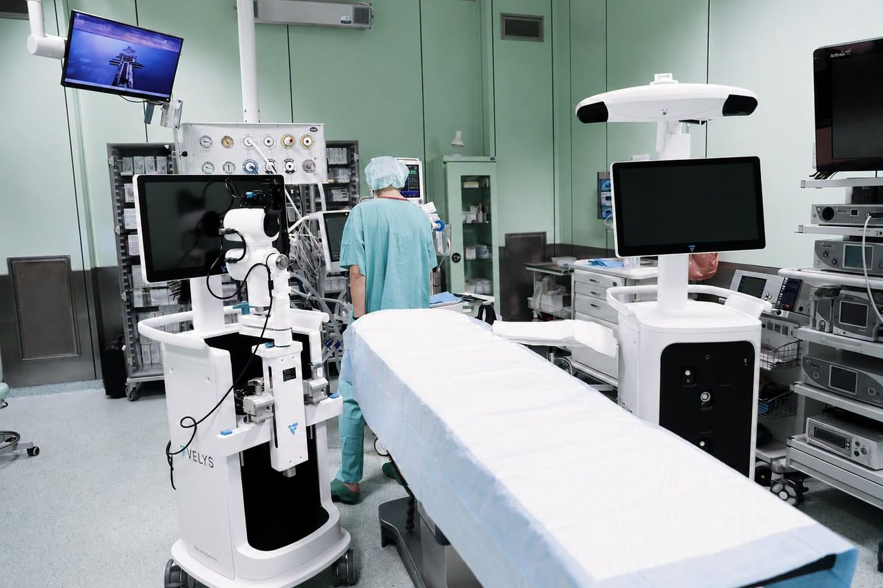 Szpital Świętej Trójcy w Płocku z robotem VELYS. Nowoczesna technologia wesprze operacje kolana