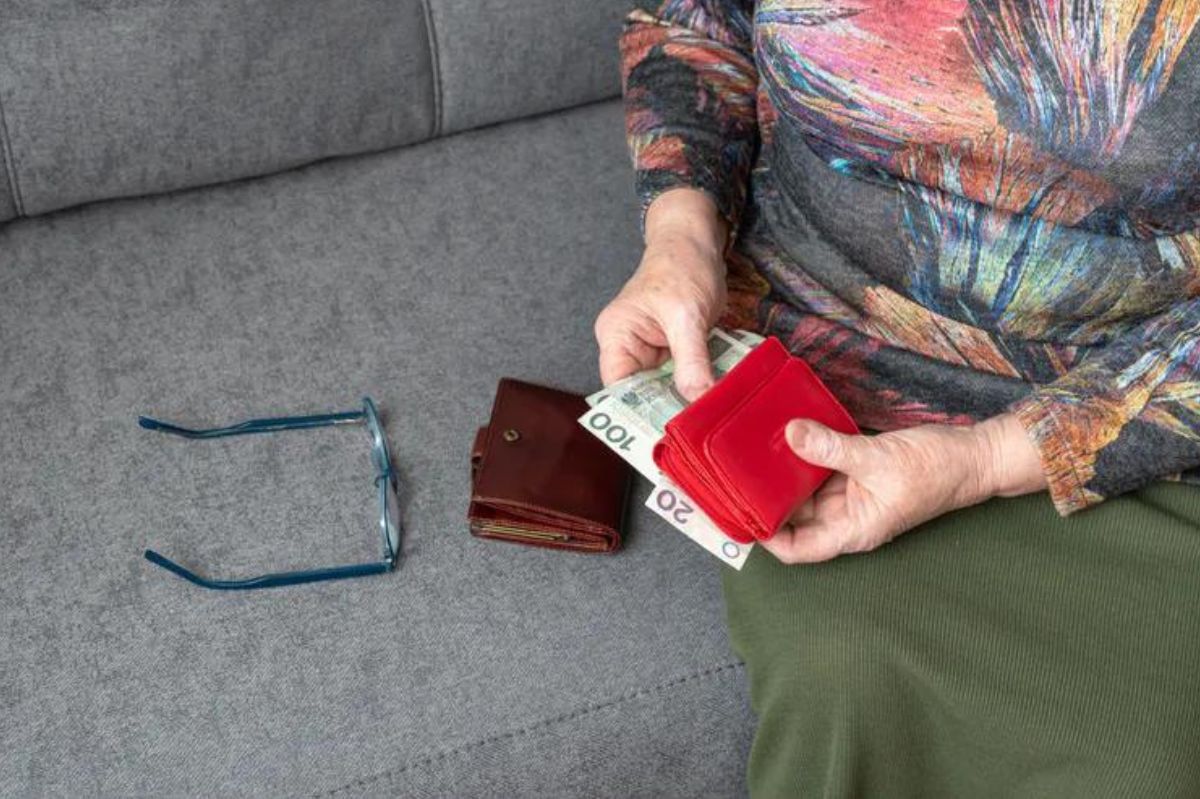 Od 1 marca 2024 roku ZUS zawiesi wypłaty emerytur niektórym seniorom