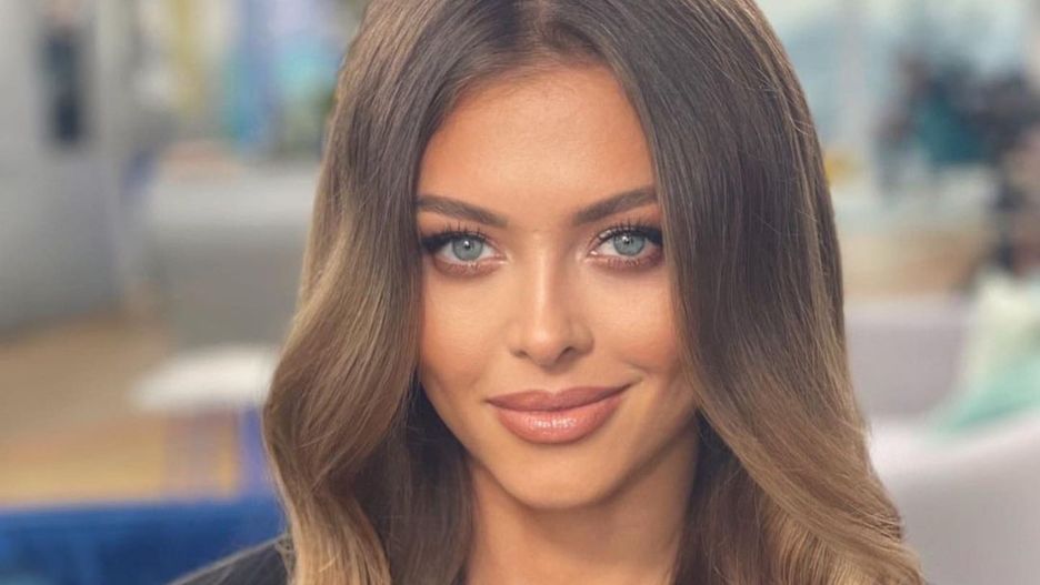Joanna Opozda w modnym komplecie, który sprawdzi się na święta 