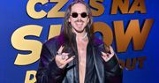 Michał Szpak BEZ SPODNI promuje nowy show TVN. Ikona stylu? (ZDJĘCIA)