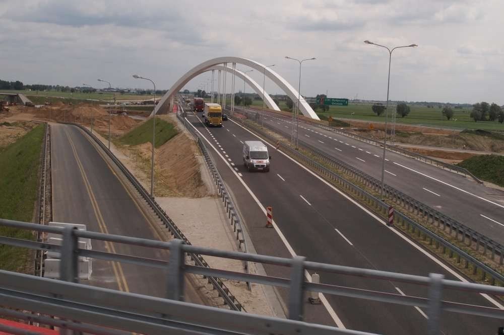 35-kilometrową drogę ekspresową S5 od węzła Poznań Wschód (autostrada A2) do Gniezna zaczęto budować pod koniec 2009 r. Budowa kosztowała ok. 1,4 mld zł.