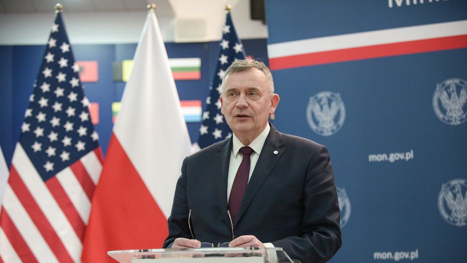 Warszawa, 20.02.2024. Sekretarz stanu w Ministerstwie Obrony Narodowej Paweł Bejda podczas konferencji prasowej w MON w Warszawie, 20 bm. Wiceszef MON Paweł Bejda podpisał umowę offsetową w ramach II fazy programu Wisła z Northrop Grumman. (mr) PAP/Marcin Obara
