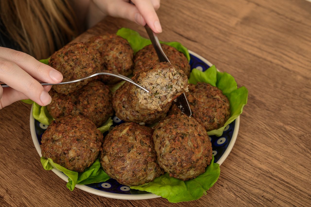 Babcie na Podkarpaciu wciąż robią takie kotlety. Gdy lądują na stole, nikt nie sięga po mielone