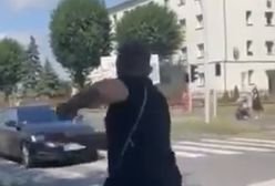 Rzucał jajkami w kolumnę samochodową z Kaczyńskim. Policja reaguje