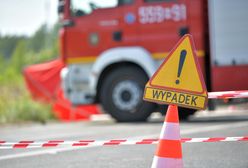 Mazowieckie. Zderzenie czołowe tira z autem na DK50. Jest ranny