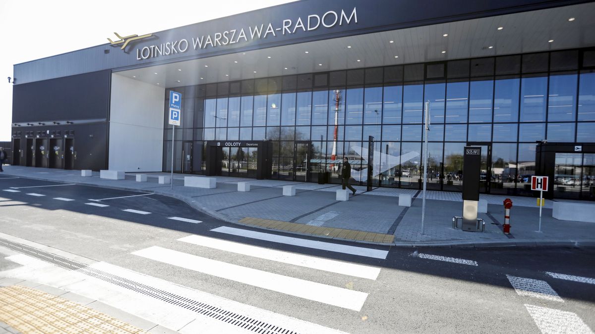 Premier podczas otwarcia Lotniska Warszawa-Radom przekonywał, że krytycy tej inwestycji nie mieli racji. Nowy port nie ma jednak łatwego startu