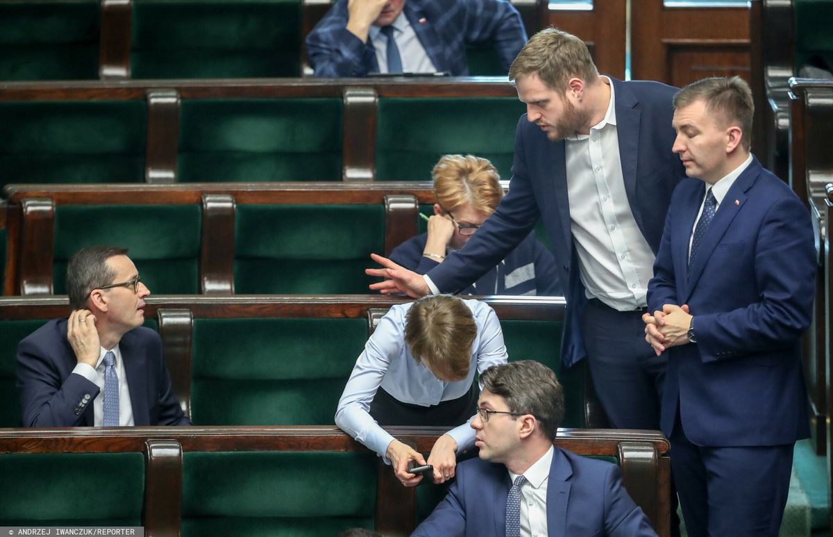 Janusz Cieszyński i Mateusz Morawiecki w Sejmie