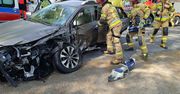 Wypadek w Lublinie. Nieprzytomny kierowca zakleszczony w pojeździe