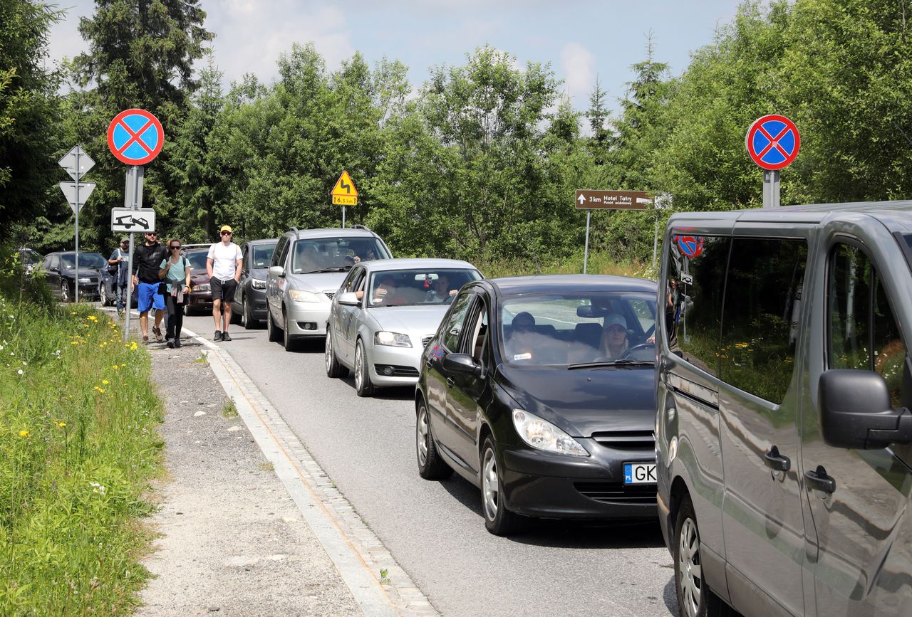 Cena zwala z nóg. Tyle trzeba zapłacić za parking przy Morskim Oku