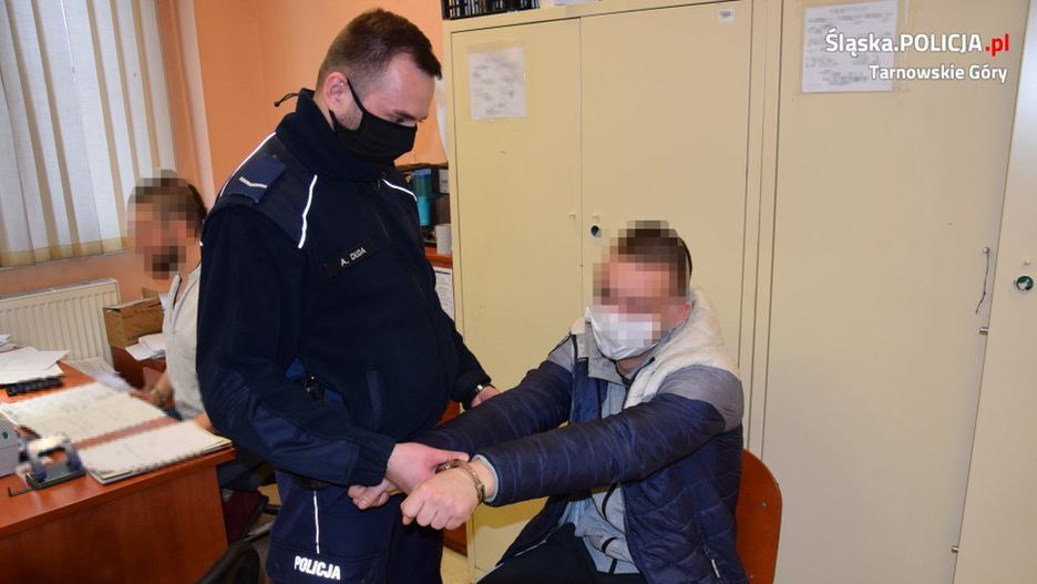 Śląskie. Policjanci z Kalet namierzyli trzech nastolatków, którzy ukradli spore ilości fajerwerków.