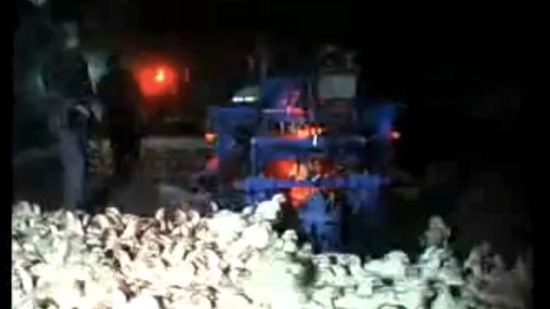 Makabryczny kombajn do zbierania kur po wioskach [wideo] 1