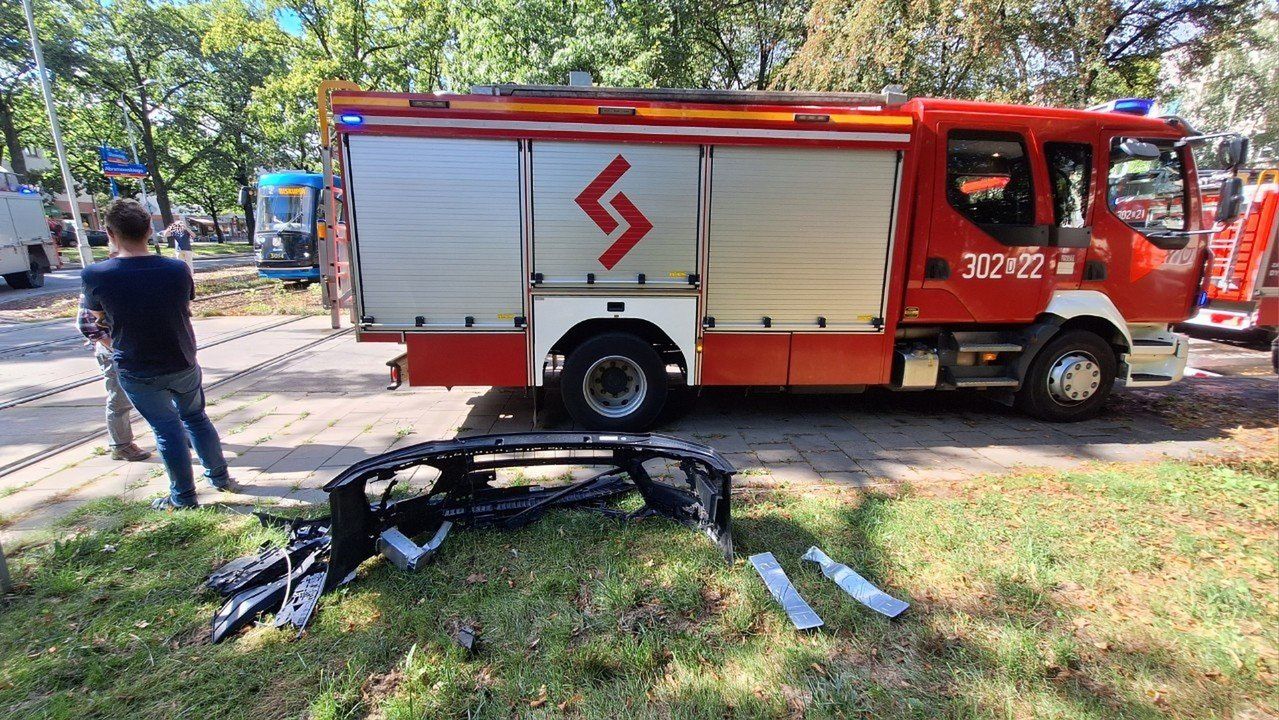 11.09.2025 r. Wypadek samochodu osobowego i tramwaju.