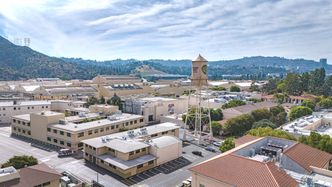 Sąd odmówił gigantowi. Nie będzie przyspieszenia procesu ws. sprzedaży Warner Bros.