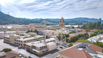 Sąd odmówił gigantowi. Nie będzie przyspieszenia procesu ws. sprzedaży Warner Bros.