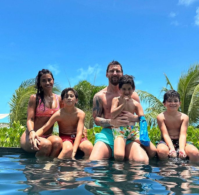 Leo Messi na wakacjach z żoną i dziećmi