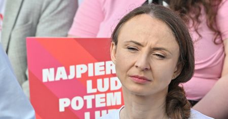 Spór o wiek emerytalny. Ministra stawia sprawę jasno. "To okrutne"