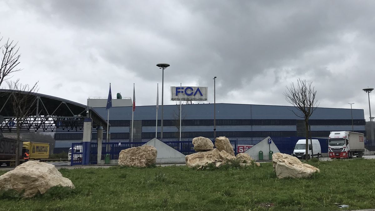 Fabryka w Pratola - Serra