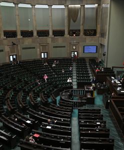 Która partia wygrałaby dziś wybory? Jest najnowszy sondaż