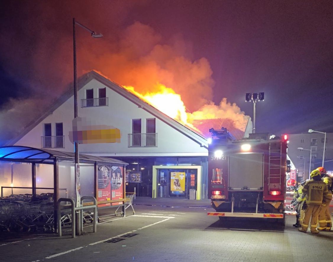 Potężny pożar dyskontu w Płońsku