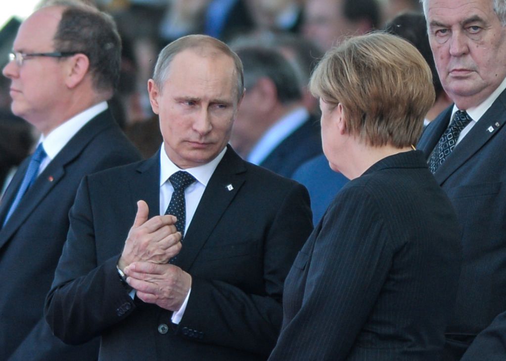 They want an investigative committee on Nord Stream 2. They point out Merkel's mistakes.
