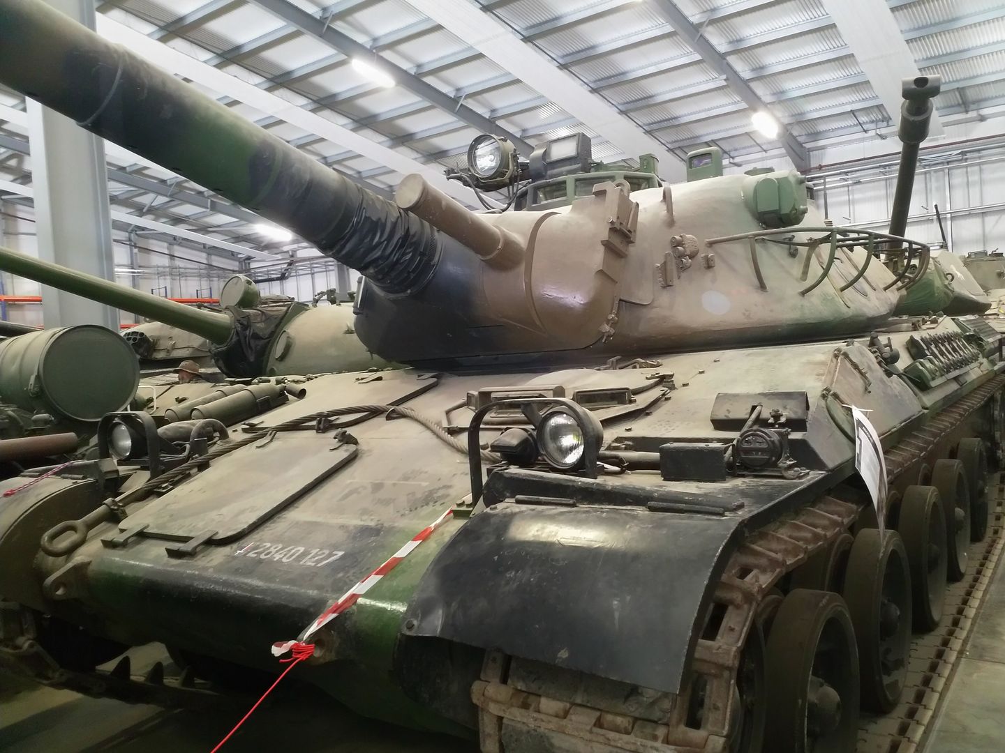 Potężnie uzbrojony francuski" bliźniak" niemieckiego Leoparda, czyli AMX-30.