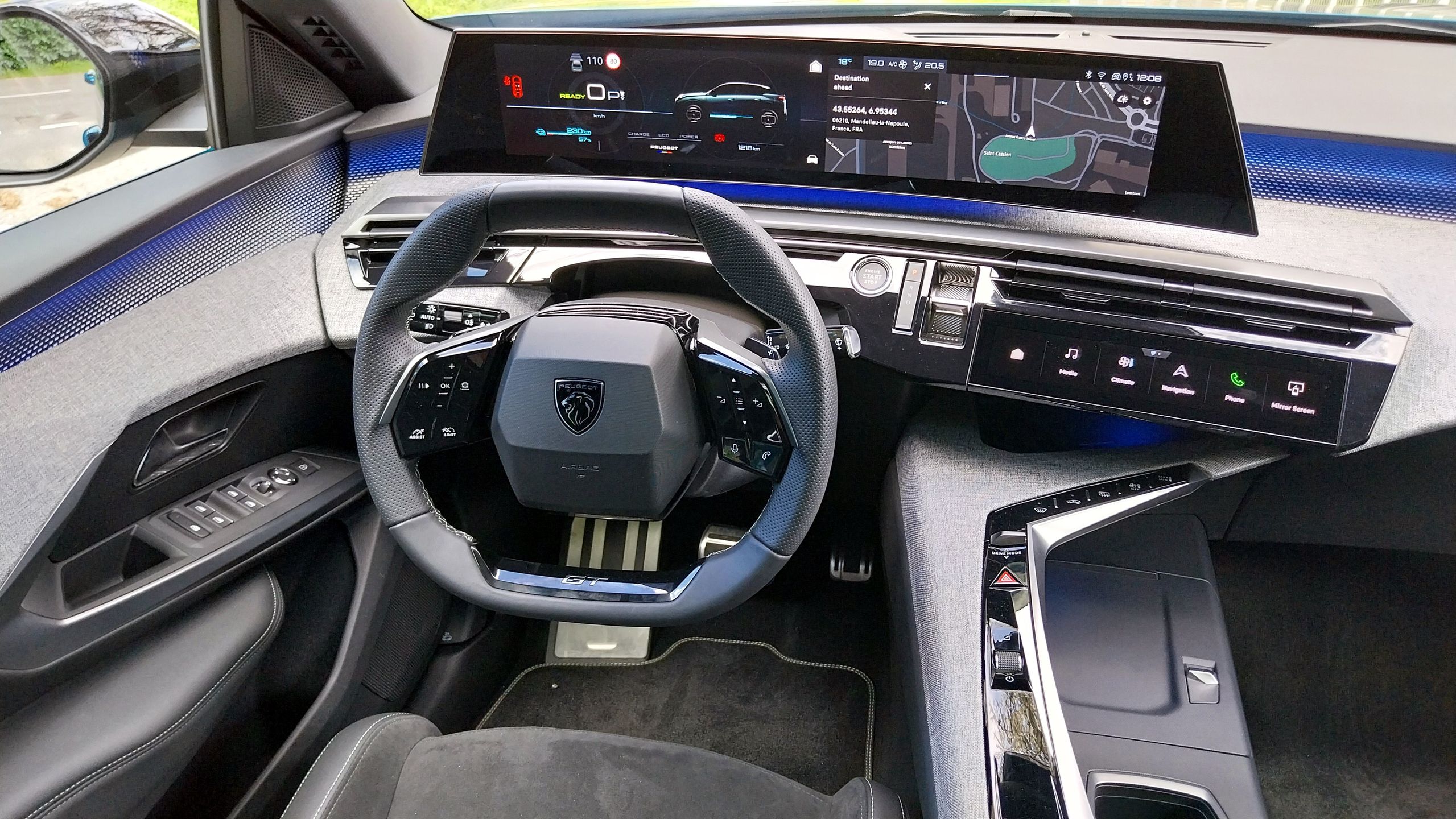 Peugeot E-3008