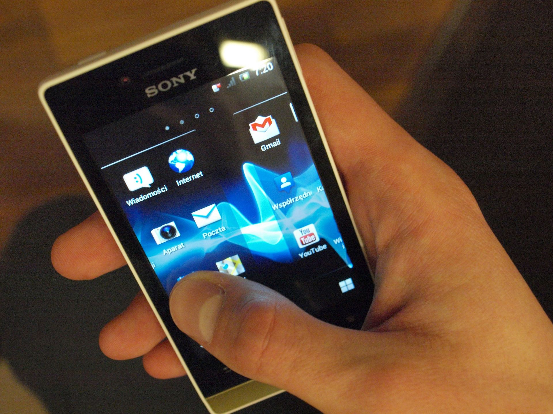 Sony Xperia miro - niska cena w parze z dobrą jakością [test] 4