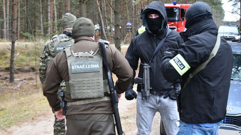 fot. KPP Szczecinek / Dynamiczne ćwiczenia służb w powiecie szczecineckim – realistyczny scenariusz pościgu.