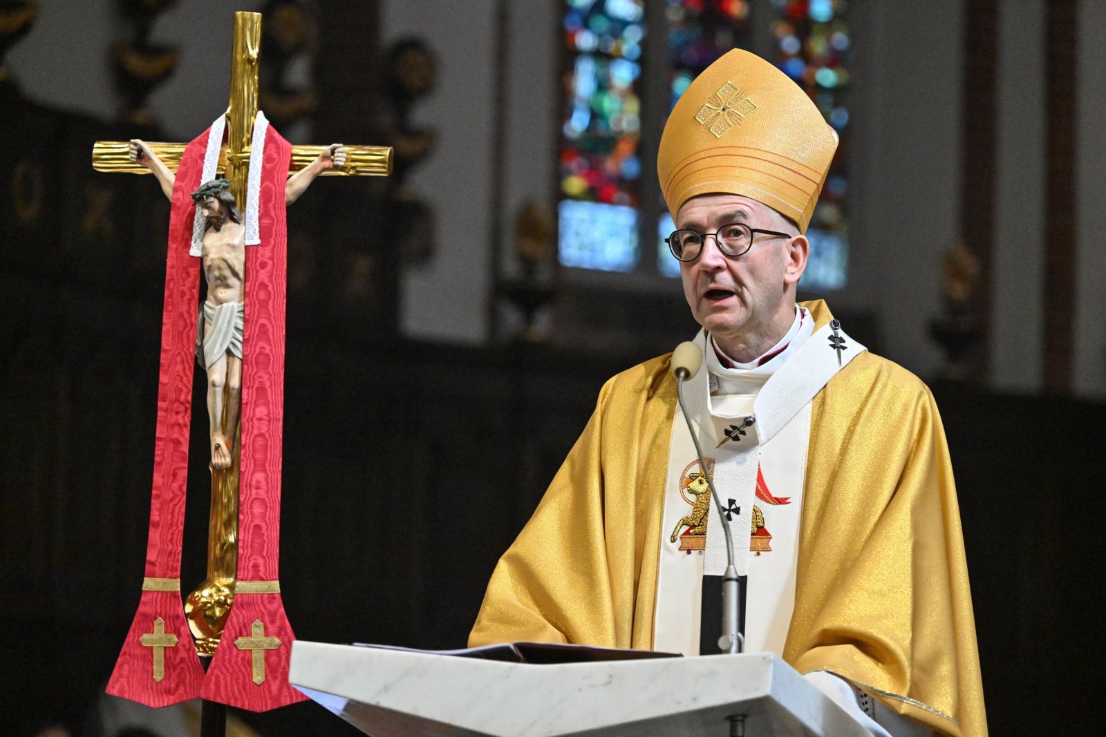 "Wojna goni wojnę". Abp Galbas nawołuje do zgody
