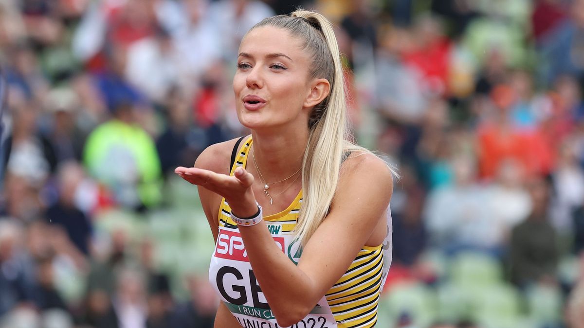 MUNICH, GERMANY - AUGUST 19: Alica Schmidt of Germany prepares to compete in the Women's 4 x 400m Relay Round 1 - Heat 2 during the Athletics competition on day 9 of the European Championships Munich 2022 at Olympiapark on August 19, 2022 in Munich, Germany. (Photo by Alexander Hassenstein/Getty Images)