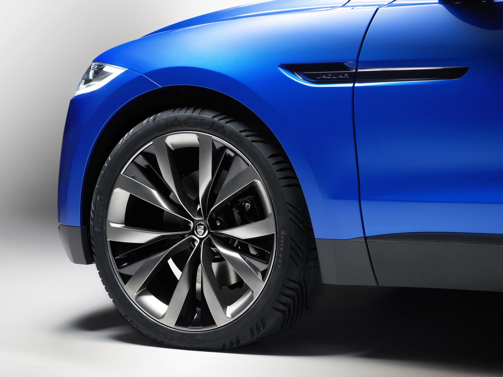 Jaguar C-X17 Concept w studiu i plenerze [galeria] 28