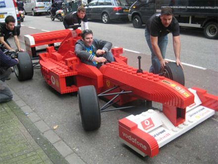 Bolid F1 z klocków LEGO