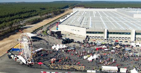 Nie chcą pomocy Niemiec. Tesla zrezygnowała z wypłaty miliarda Euro